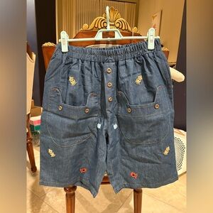 Women’s embroidered lightweight denim
Shorts